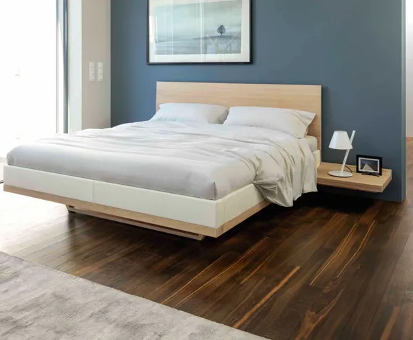 TEAM 7 riletto — Bett mit gepolstertem Kopfteil aus Naturholz